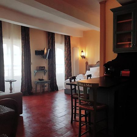 Mes A Moi In Pezenas - Appartements De Charme - Baignoire Balneo Exterior photo
