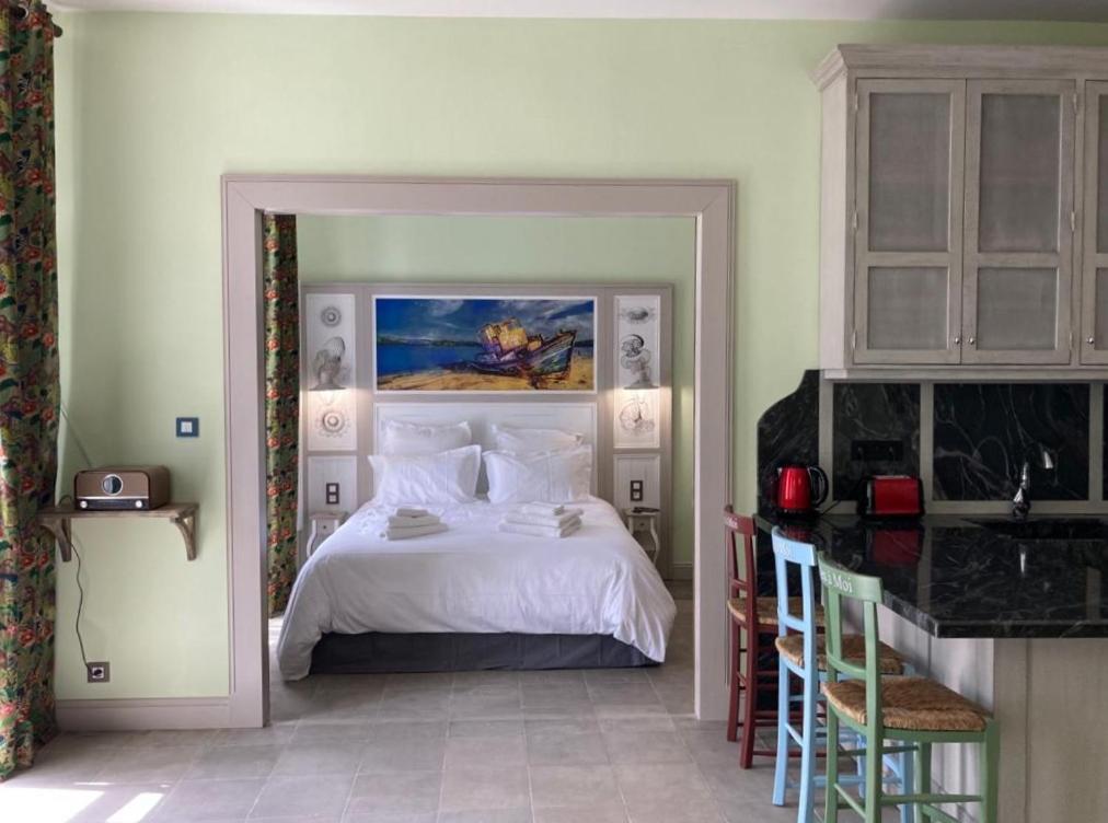 Mes A Moi In Pezenas - Appartements De Charme - Baignoire Balneo Exterior photo