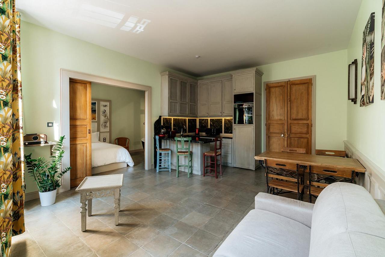 Mes A Moi In Pezenas - Appartements De Charme - Baignoire Balneo Exterior photo